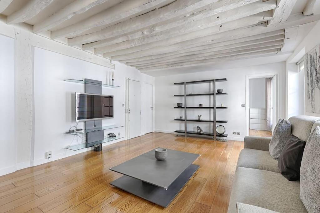 Apartment Marais Historical Center Charming 1br *